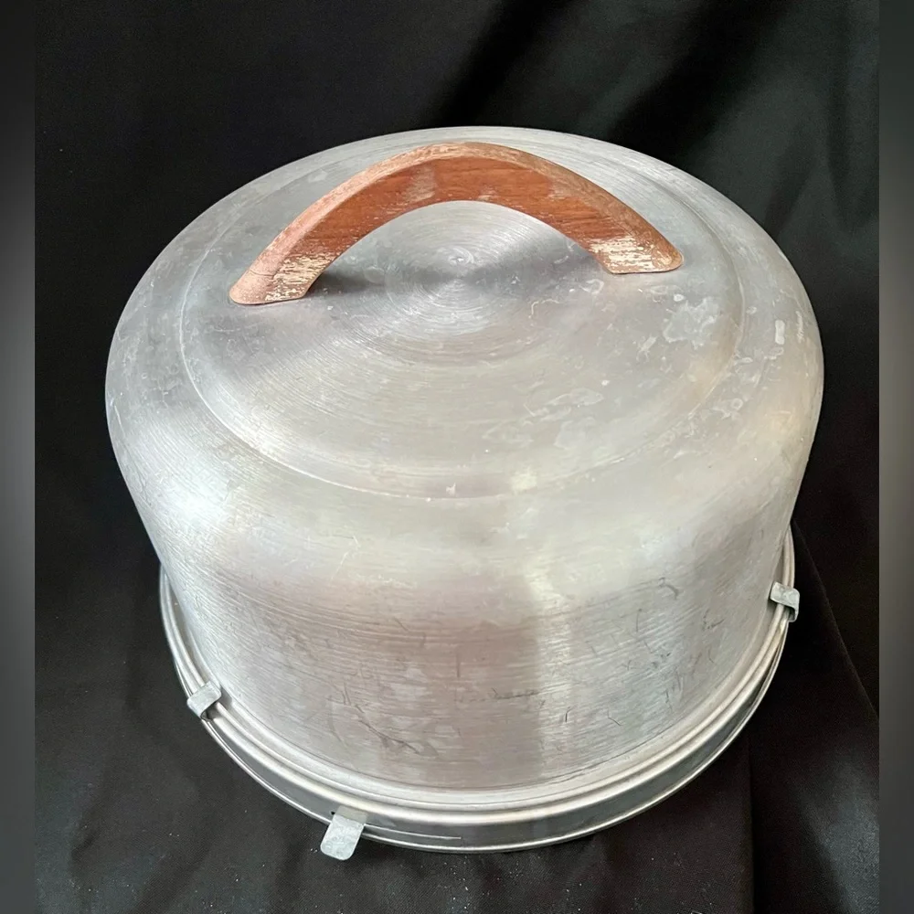 Vtg 1950s Mirro Aluminum Cake Carrier MCM 2002M Wood Handle Atomic Retro Grandma